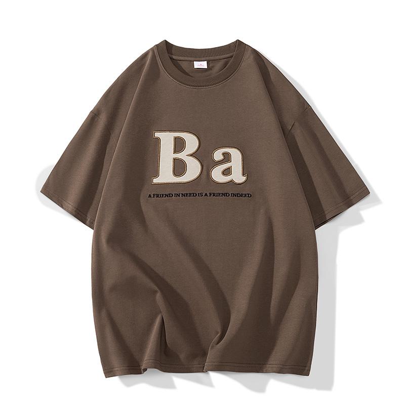 Lockeres T-Shirt aus reiner Baumwolle mit Buchstabenprint und weiter Passform.