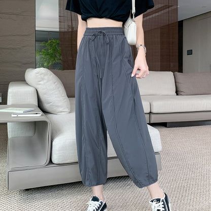 Pantalones holgados de talle alto que adelgazan y estilizan con perneras anchas y corte cónico para uso casual y de grosor medio.