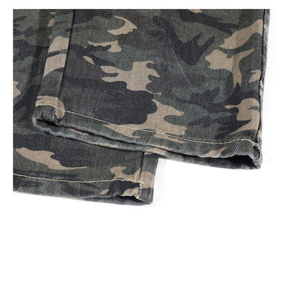 Pantalon de survêtement large à jambe droite, motif camouflage polyvalent, coupe ample et effet délavé.