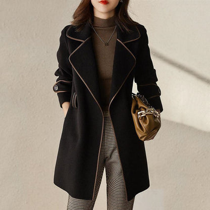 Manteau en laine ajusté avec lien, ample, et patchwork chic