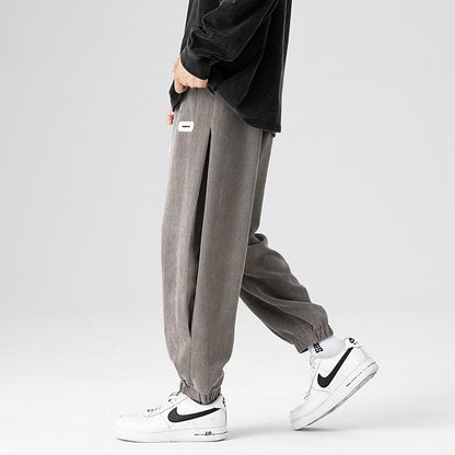 Pantalones rectos de punto deportivos con corte suelto y estilo hip-hop.