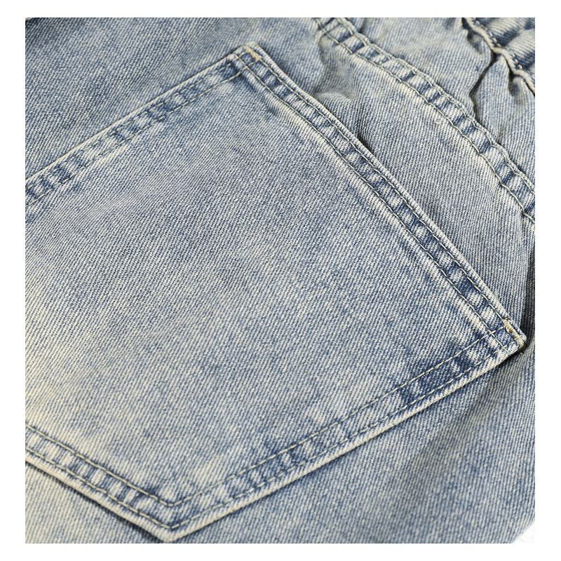Lässige, ausgeblichene und abgenutzte Retro-Jeans mit lockerer Passform.