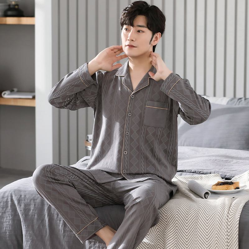 Aristokratisches Baumwoll-Pyjama-Set mit Knopfleiste, vorderer Tasche und Reverskragen
