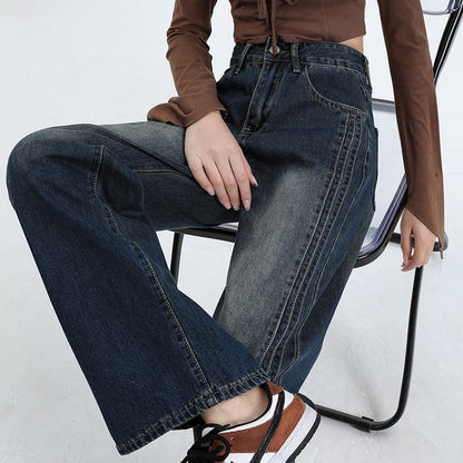 Hoch taillierte Retro-Jeans mit geradem Bein und Drapierung