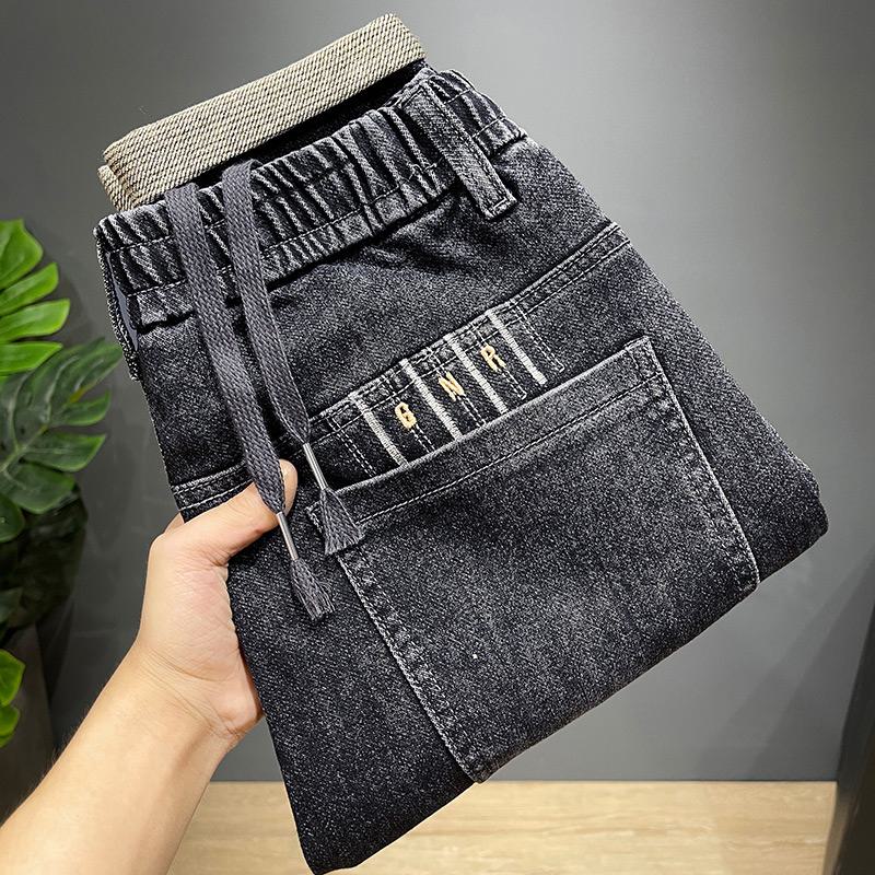 シックなストレートタイプのエラスティックウエスト洗いジーンズ