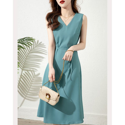French Style Slim-Fit Sleeveless Solid Dress