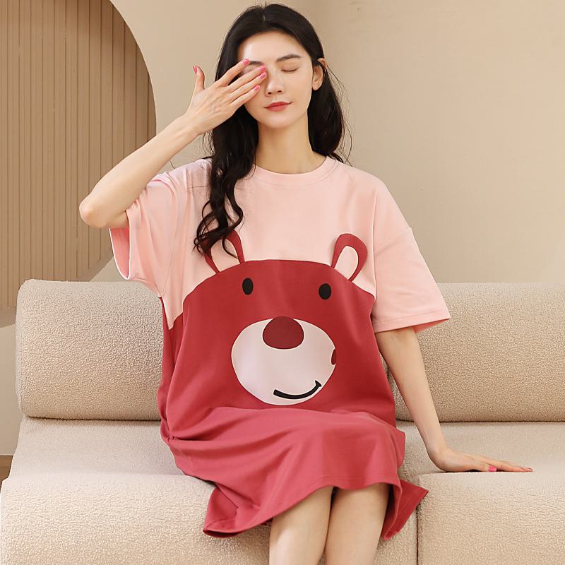 Robe de salon en coton pur rouge tissé serré avec motif d'ours