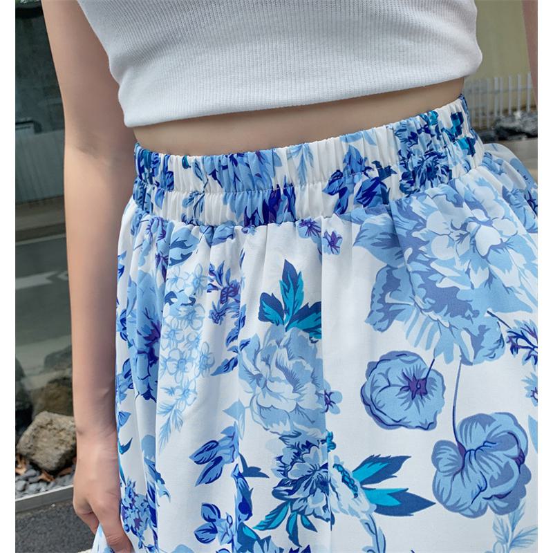 Falda de malla fresca y sencilla con estampado floral y estilo largo versátil.