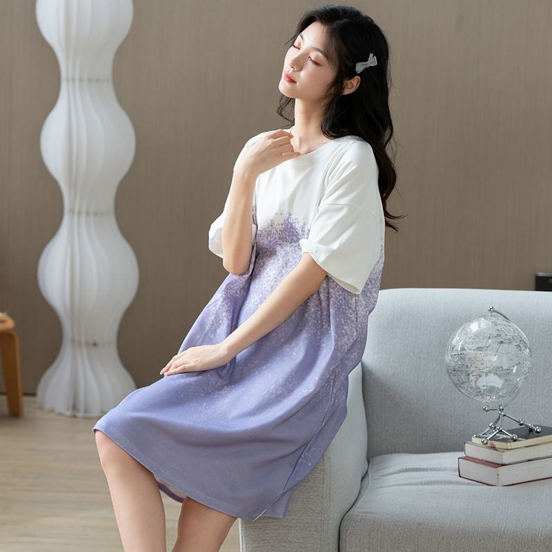 Pullover-Midi-Lounge-Kleid aus reiner Baumwolle mit Rundhalsausschnitt und Farbverlauf.