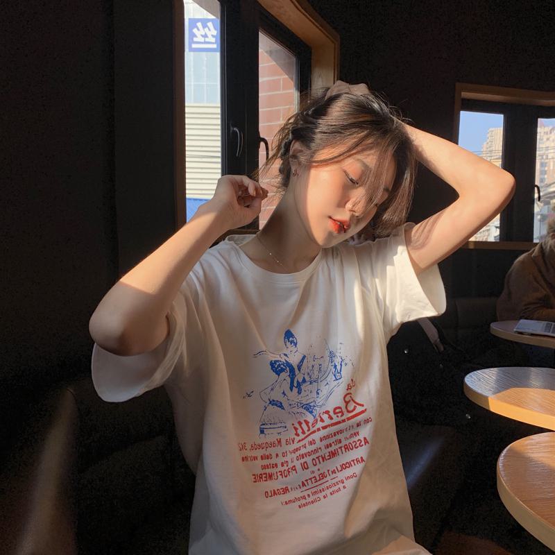 Camiseta de manga corta estilo suelta con estampado de letras y corte midi