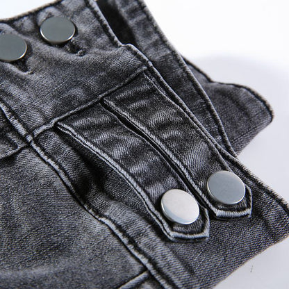 جينز ملائم عالي الخصر باللون الأسود ومرونة، يشد الجسم وينسجم بشكل ضيق.