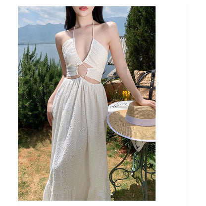 Vネックのホロウアウトビーチホワイトキャミバックレス刺繍ドレス