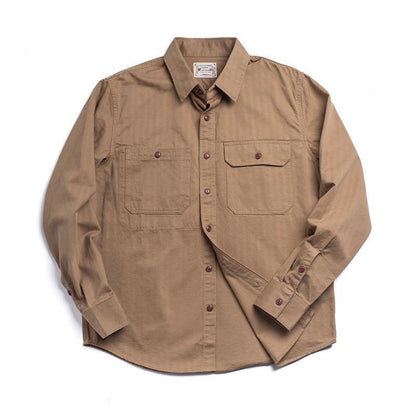Chemise à manches longues à coupe ample et boutons de style workwear rétro avec poche patchée.