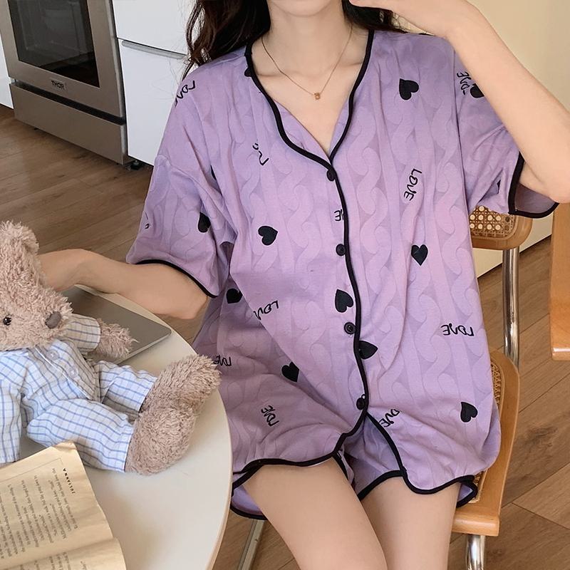 Conjunto de pijama simple con cuello en forma de botón en forma de corazón