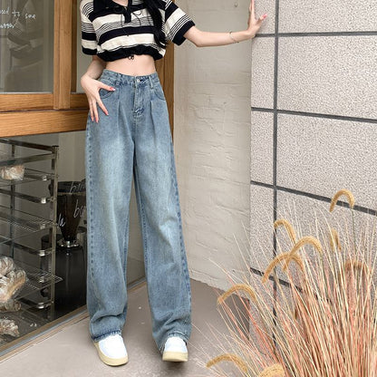 Hochtaillen-Weitbein-Jeans in bodenlanger, drapierter und schlankmachender Ausführung.