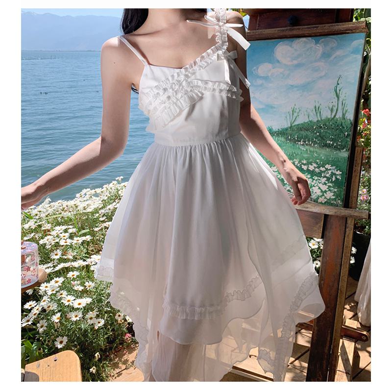 Weißes Cami Fairy Kleid mit unregelmäßiger Schleife