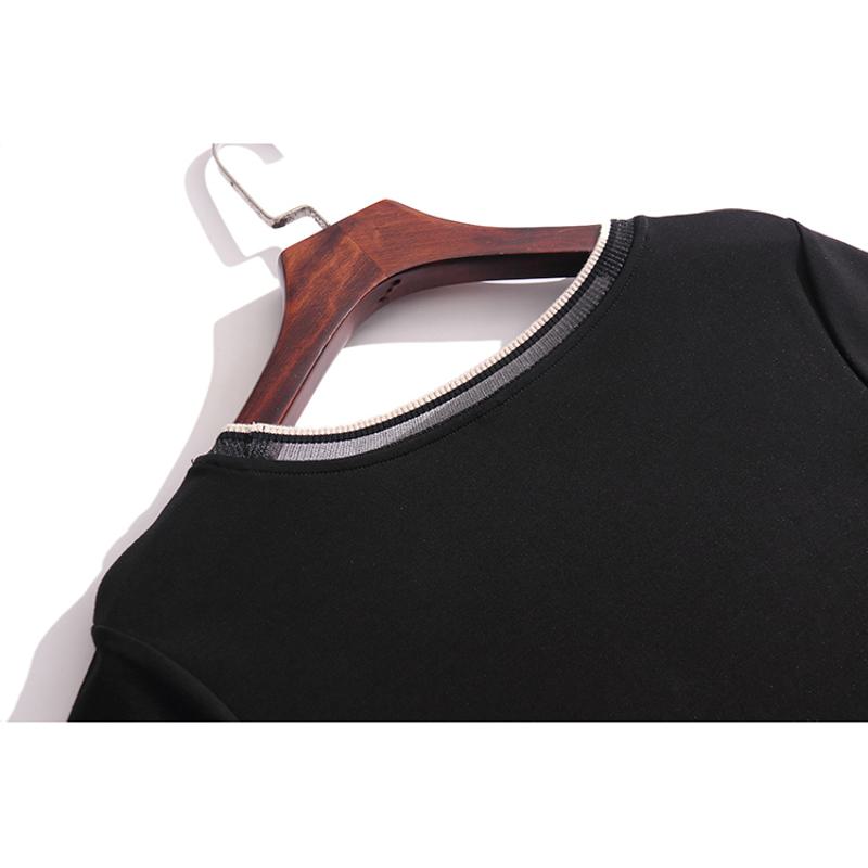 Schwarzes lockeres T-Shirt aus reiner Baumwolle mit kurzen Ärmeln