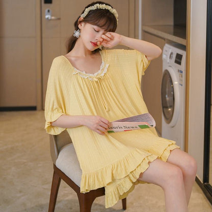 Conjunto de pijama amarillo sólido y bonito con pliegues de modal