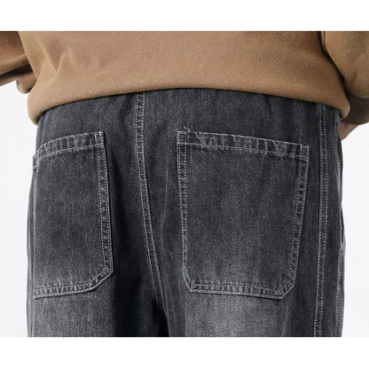 Lässige, vielseitige, lockere und gerade geschnittene, gewaschene Trend-Jeans.