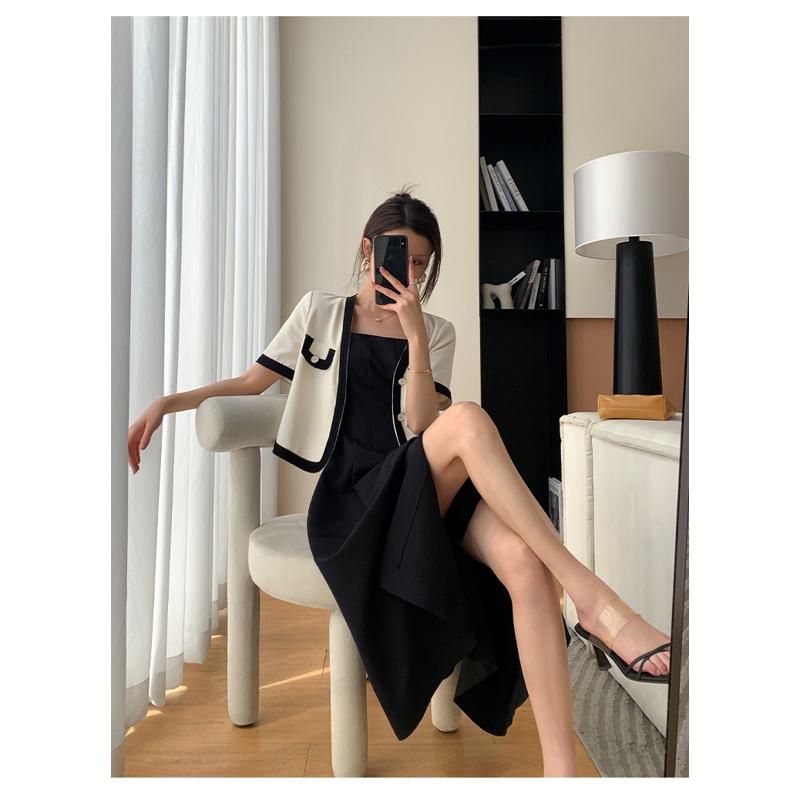 Elegantes, schwarzes, taillenhohes Kleid im französischen Stil zum Schlankmachen