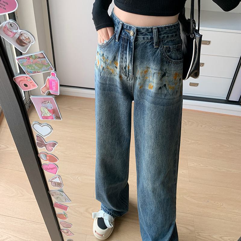 Jeans mit handgezeichnetem Muster und geradem Bein
