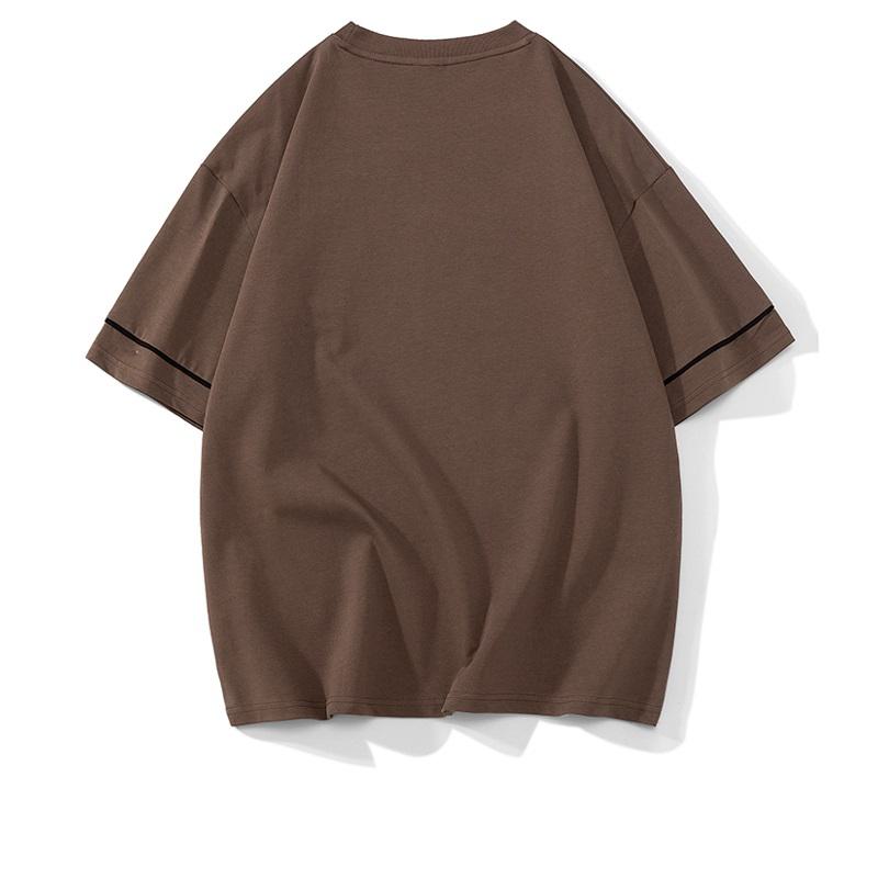 Vielseitiges, lockeres T-Shirt mit kurzen Ärmeln aus reiner Baumwolle.