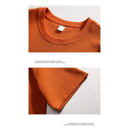 Bequemes, weiches, locker sitzendes, vielseitiges T-Shirt mit Rundhalsausschnitt und kurzen Ärmeln.