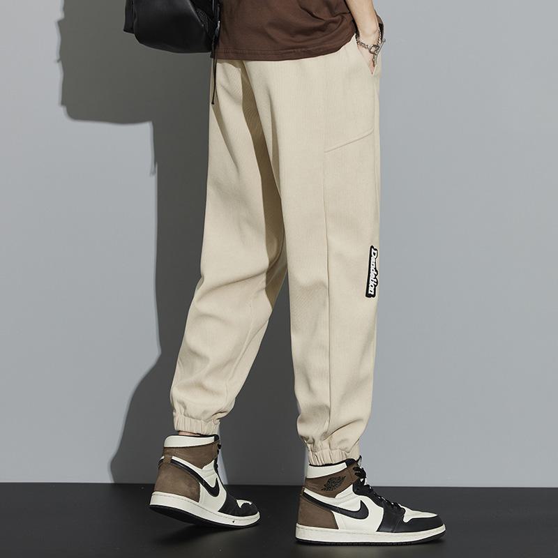 Pantalon en velours côtelé à la mode street style, taille à cordon et coupe ample fuselée