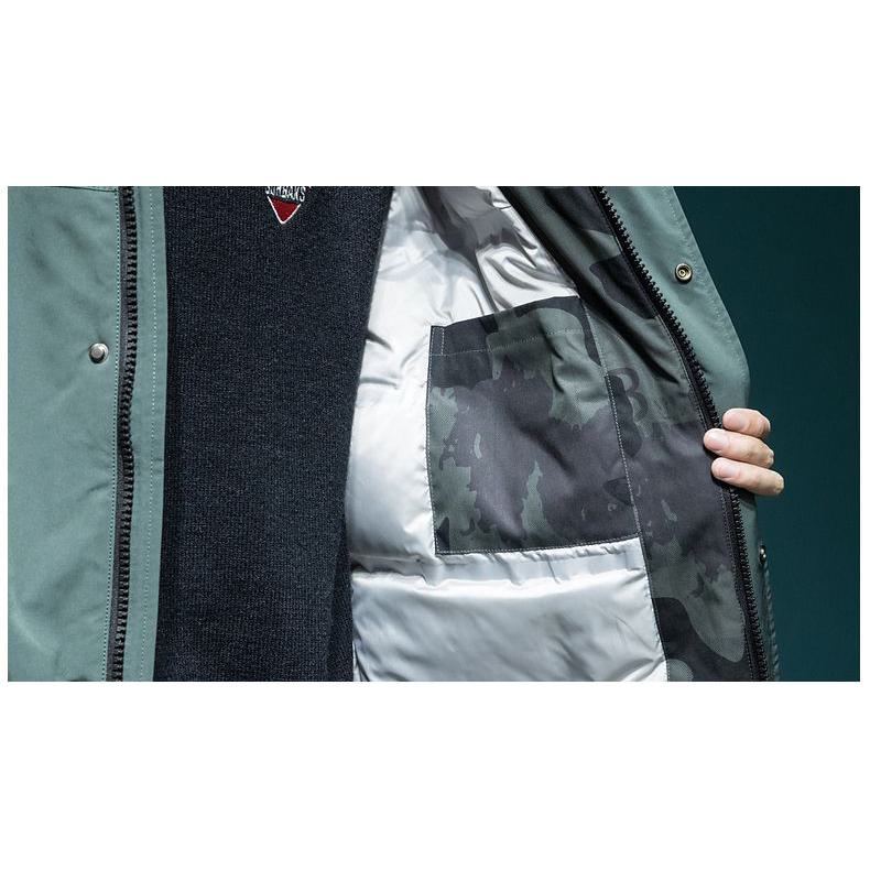 Arbeitskleidung-Stil Regenmantel mit Kapuze und lockerer Passform.
