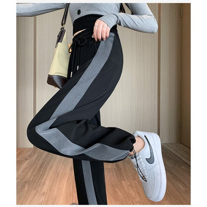Gerade geschnittene Sport-Sweatpants mit weiter Passform und Figurschmeichel-Effekt für große Größen
