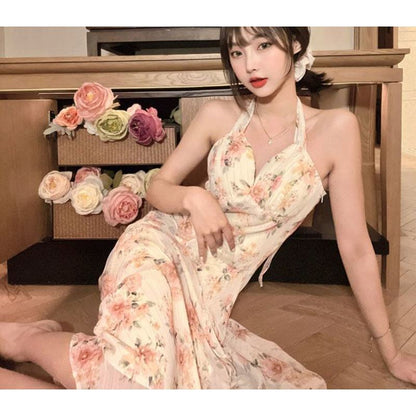 Elegantes, französisch inspiriertes Kleid mit geblümtem Muster und tailliertem Schnitt "First Love Niche"