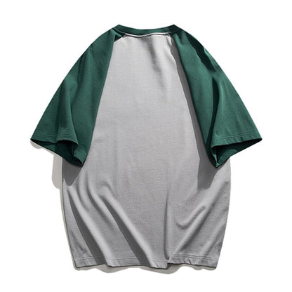 Cómoda camiseta de manga corta de cuello redondo y hombros caídos en color sólido y suave.