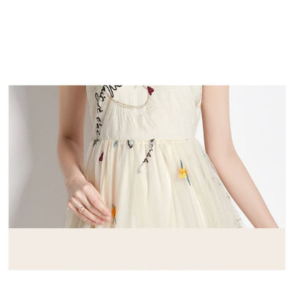 スリミングなプチ刺繍メッシュドレス