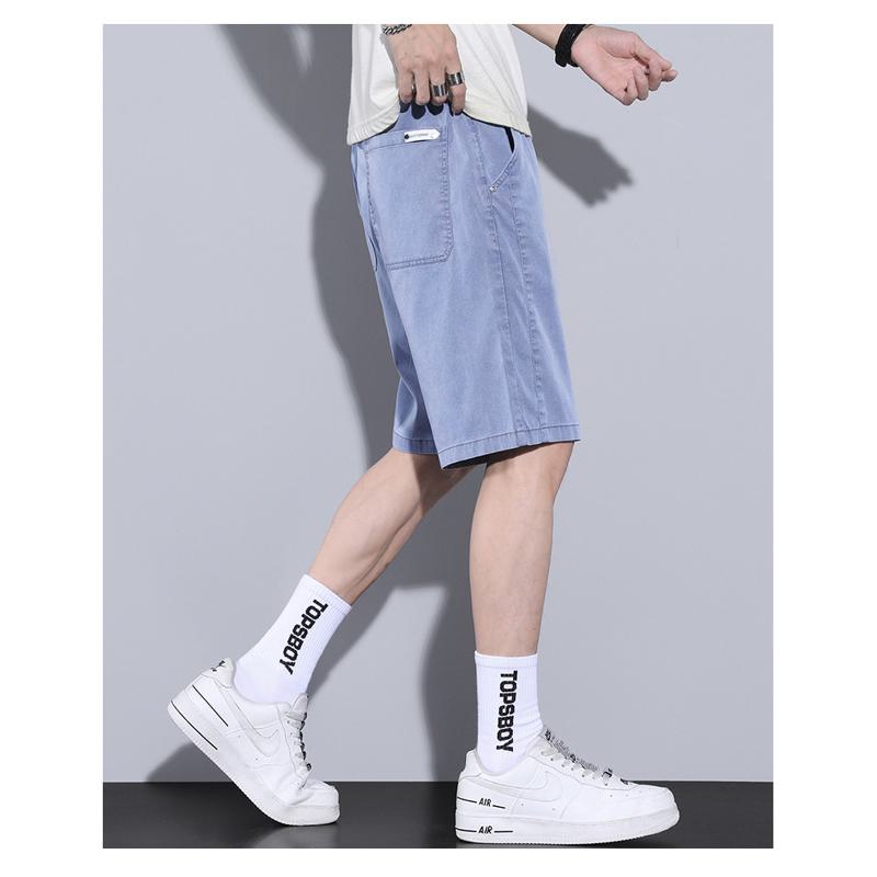 Shorts en lyocell et tencel à taille ajustable avec cordon.