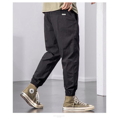Pantalons de haute qualité, coupe ample et fuselée, polyvalents et élastiques.
