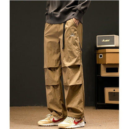 Pantalon cargo ample avec ourlet à cordon de serrage et taille élastique.