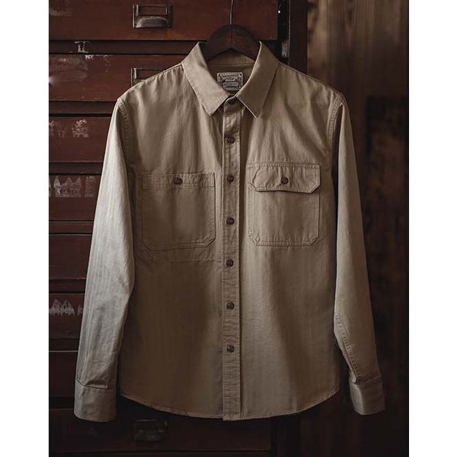 Retro-Hemd mit langen Ärmeln im Workwear-Stil, lockerer Passform und aufgesetzter Tasche.