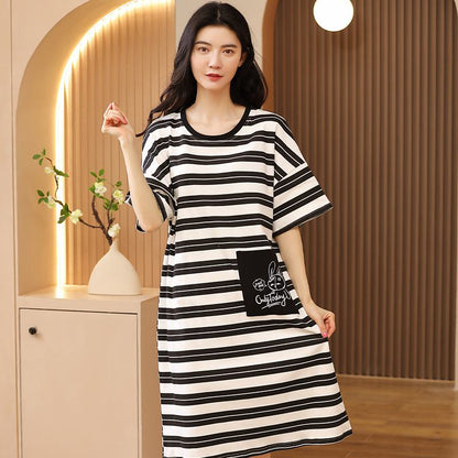 فستان لاونج قطن نقش خطوط متماسكة بطول متوسط مع جيب لاصق