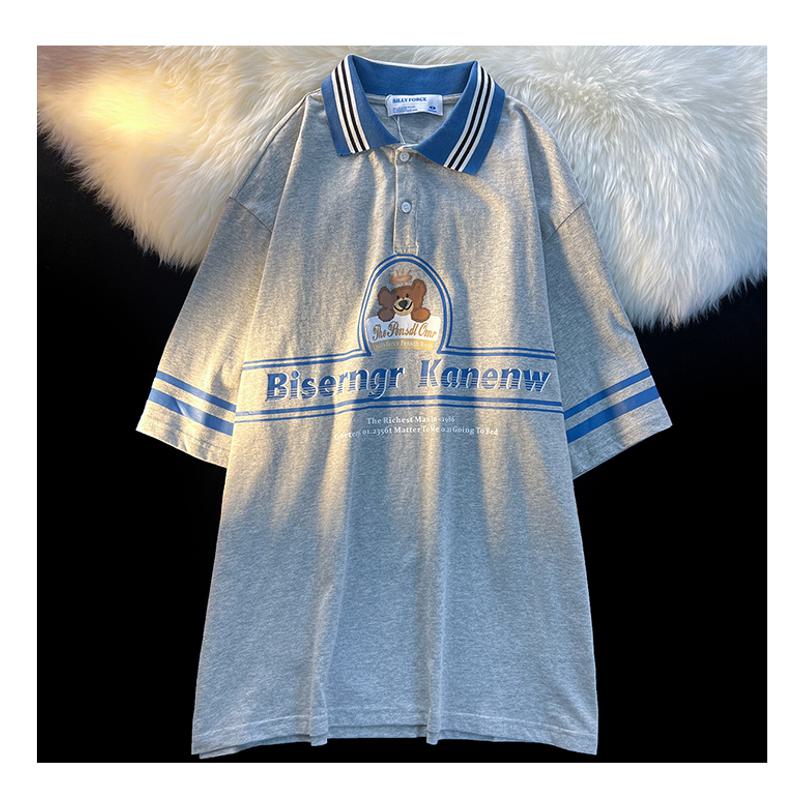 Camiseta de algodón estampada de manga corta con cuello en V y ajuste holgado con oso.