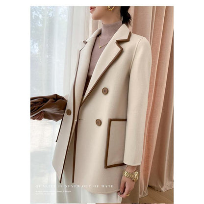 Elegante abrigo suelto de longitud hasta el muslo, versátil y casual.