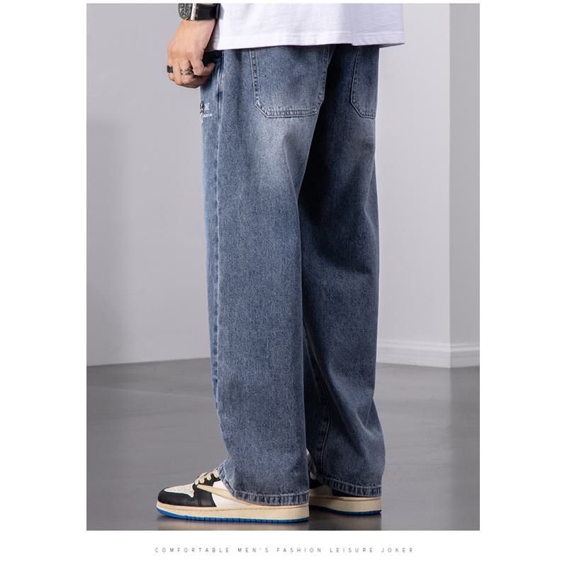 Jeans rectos de corte holgado de alta calidad y estilo casual en tres dimensiones.