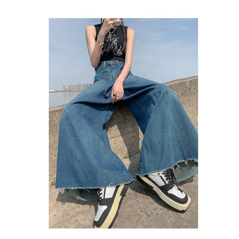 Jeans holgados de pierna ancha con cintura alta y bordes deshilachados