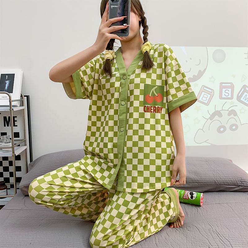 Kariertes Baumwoll-Pyjama-Set mit Knopfleiste und Kirschendruck